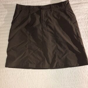 Patagonia skort. Size 6. Dark army green very good used condition.